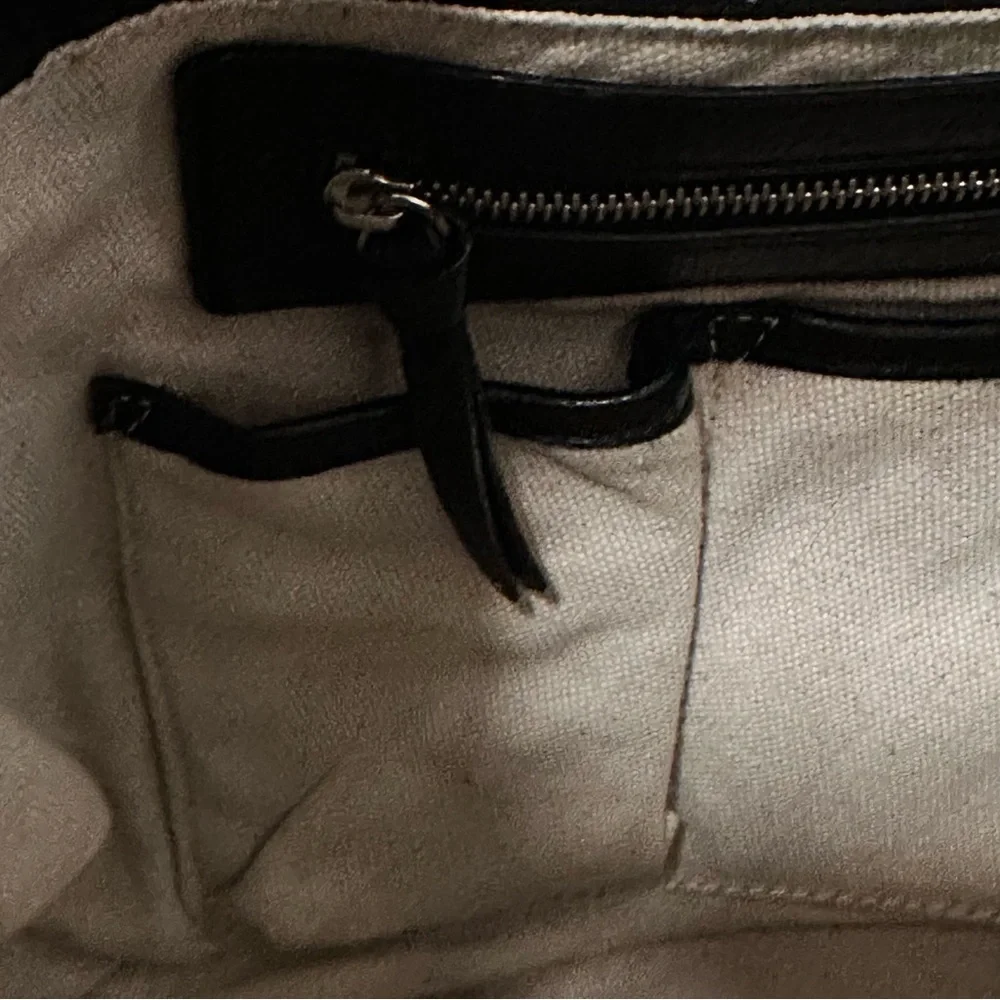 Michael Kors Black Hobo Handbag Magnetic Closure Inner Pockets